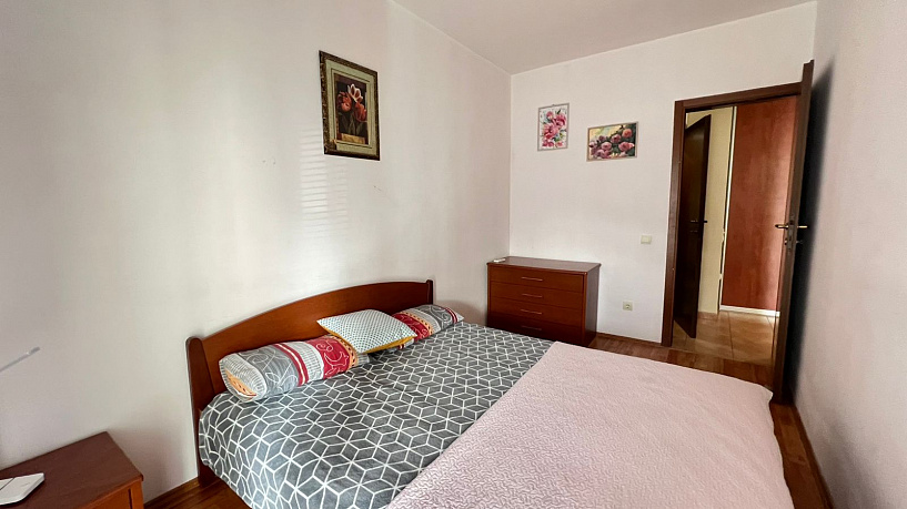 Квартира с двумя спальными комнатами в Будве